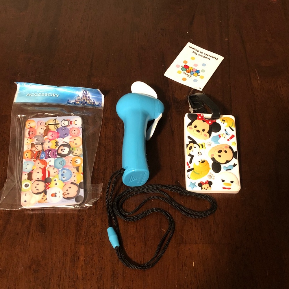 Disney Tsum Tsum Suitcase Name Tags & Lanyard Fan Set